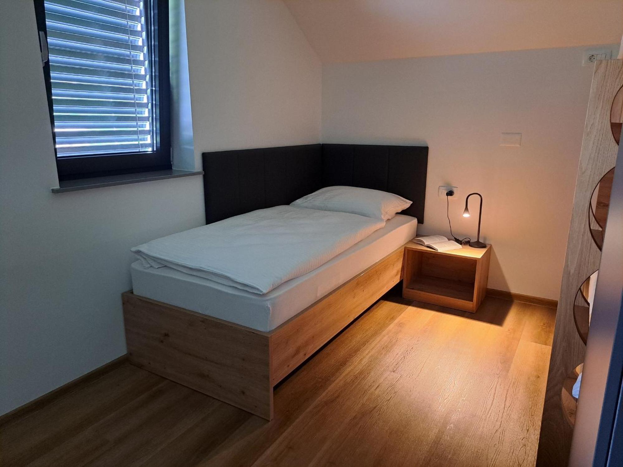 S&B'S Retreat Apartment Godovic Екстериор снимка